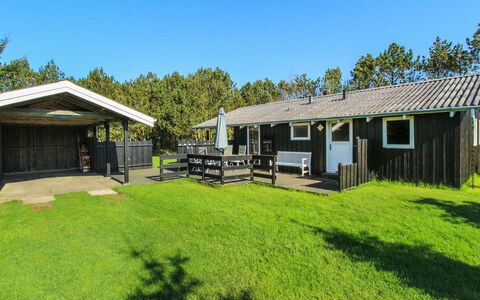 Conradine - 500M from the Sea: Boligområde, Tag, Forstad, Indkørsel, Estate, Skorsten