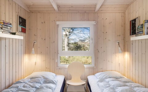 Söhnke - 400M from the Sea: Soveværelse, Træ, Seng, Indretning, Sengetøj, Loft, Sengetøj, Hjem, Etage, Bed Frame