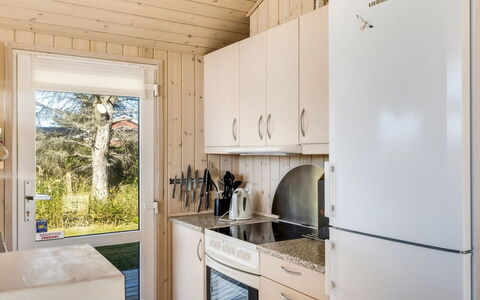 Söhnke - 400M from the Sea: Køkken, Træ, Større Bandage, Køkken Apparat, Indretning, Gulvbelægning, Countertop, Møbel, Hjem, Etage