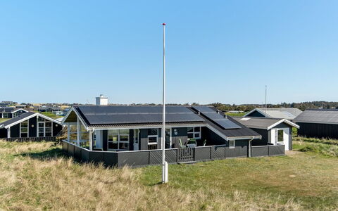Ralf - 300M from the Sea: Svømmepøl, Udendørs Møbler, Møbel, Udvej, Flise, Eco Hotel, Skygge, Stol, Fritid, Estate