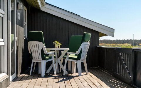 Ralf - 300M from the Sea: Svømmepøl, Udendørs Møbler, Møbel, Udvej, Flise, Eco Hotel, Skygge, Stol, Fritid, Estate