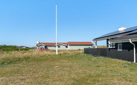 Ralf - 300M from the Sea: Svømmepøl, Udendørs Møbler, Møbel, Udvej, Flise, Eco Hotel, Skygge, Stol, Fritid, Estate