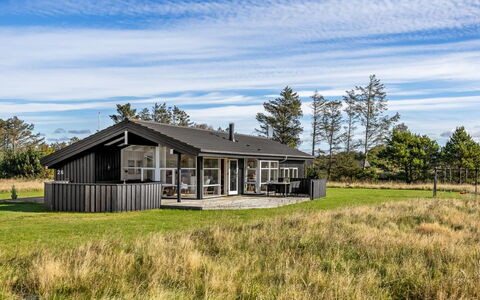 Asol - 650M from the Sea: Bygning, Hus, Vindue, Hjem, Tag, Boligområde, Busk, Sommerhus, Land Lot