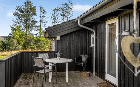Asol - 650M from the Sea: Bygning, Hus, Vindue, Hjem, Tag, Boligområde, Busk, Sommerhus, Land Lot