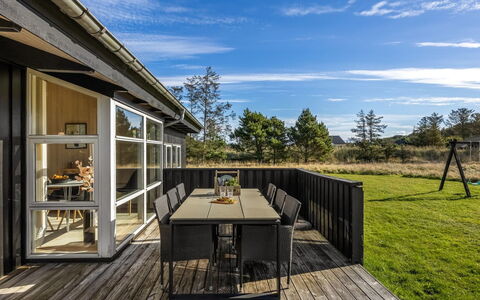 Asol - 650M from the Sea: Bygning, Hus, Vindue, Hjem, Tag, Boligområde, Busk, Sommerhus, Land Lot