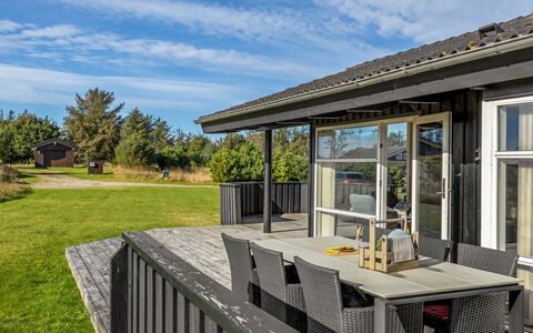 Asol - 650M from the Sea: Træ, Veranda, Arkitektur, Hjem, Tag, Land Lot, Sommerhus, Dør, Sidespor, Dæk