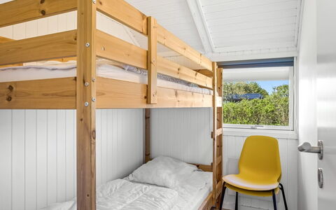 Aleksia - 1Km from the Sea: Træ, Planke, Soveværelse, Hårdttræ, Køjeseng, Bejdse, Sengetøj, Seng, Bed Frame, Tømmer