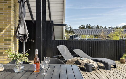 Aleksia - 1Km from the Sea: Træ, Kompositmateriale, Dæk, Hårdttræ, Planke, Skygge, Sidespor, Veranda, Design, Trægulve