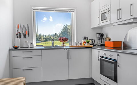 Nayeli - 275M from the Sea: Køkken, Countertop, Køkken Apparat, Gulvbelægning, Cabinetry, Indretning, Større Bandage, Husholdningsapparat, Hjem, Etage