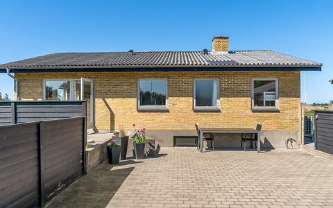 Nayeli - 275M from the Sea: Bygning, Hus, Boligområde, Hjem, Tag, Sommerhus, Sidespor, Cykel, Indkørsel, Skydevindue
