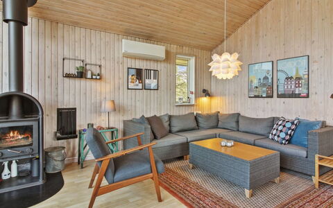 Sari - 600M from the Sea: Svømmepøl, Udendørs Møbler, Møbel, Udvej, Flise, Eco Hotel, Skygge, Stol, Fritid, Estate