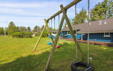 Sari - 600M from the Sea: Svømmepøl, Udendørs Møbler, Møbel, Udvej, Flise, Eco Hotel, Skygge, Stol, Fritid, Estate