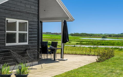 Sinica - 1.4Km from the Sea: Træ, Gulvbelægning, Indretning, Etage, Møbel, Trægulve, Værelse, Loft, Bejdse, Hårdttræ