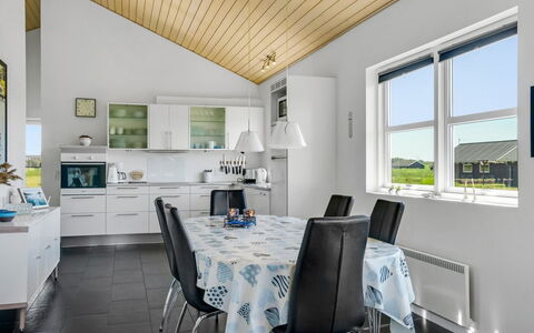 Sinica - 1.4Km from the Sea: Loft, Indretning, Gulvbelægning, Etage, Hjem, Lysarmatur, Køkken & Spisebord, Stol, Værelse, Køkken