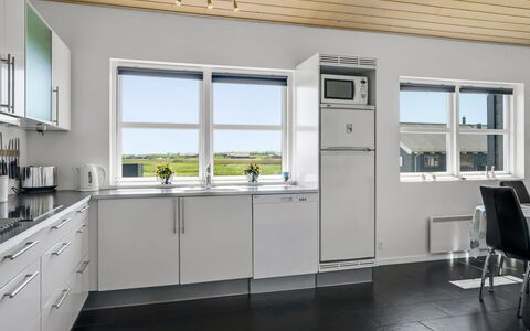Sinica - 1.4Km from the Sea: Køkken, Gulvbelægning, Loft, Køkken Apparat, Indretning, Cabinetry, Countertop, Etage, Husholdningsapparat, Større Bandage