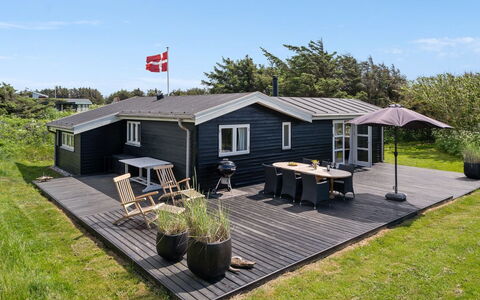 Marit - 150M from the Sea: Træ, Gulvbelægning, Indretning, Etage, Møbel, Trægulve, Værelse, Loft, Bejdse, Hårdttræ