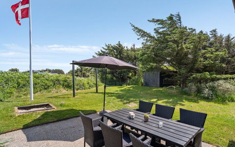 Marit - 150M from the Sea: Plantesamfund, Sollys, Urteagtig Plante, Have, Plantation, Landbrug, Farm