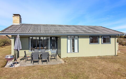 Cathalin - 100M from the Sea: Tag, Hjem, Dør, Sommerhus, Skygge, Sidespor, Gård, Estate, Backyard