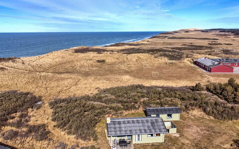 Cathalin - 100M from the Sea: Tag, Hjem, Dør, Sommerhus, Skygge, Sidespor, Gård, Estate, Backyard