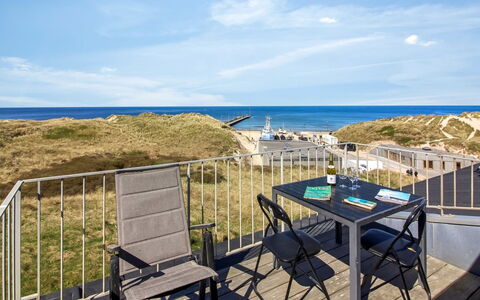 Britta - 100M from the Sea: Sommerhus, Have, Sidespor, Garden Bygninger, Skygge, Gård, Backyard, Lawn, Stuehus, Landscaping