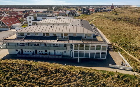 Britta - 100M from the Sea: Sommerhus, Have, Sidespor, Garden Bygninger, Skygge, Gård, Backyard, Lawn, Stuehus, Landscaping