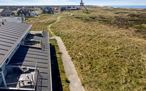 Britta - 100M from the Sea: Træ, Hus, Sommerhus, Hjem, Tag, Landdistrikt, Sidespor, Bjælkehytte, Garden Bygninger, Hårdttræ