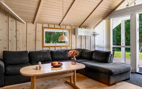 Gottfrede - 600M from the Sea: Møbel, Indretning, Stol, Gulvbelægning, Bord, Udvej, Etage, Loft, Værelse, Eco Hotel