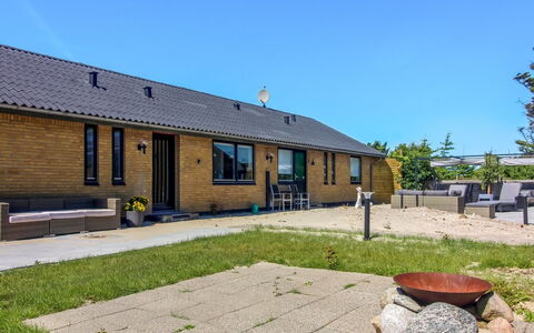Urho - 500M from the Sea: Himmel, Bygning, Tag, Hus, Hjem, Boligområde, Sommerhus, Land Lot, Landdistrikt, Estate