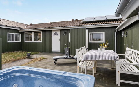 Elco - 450M from the Sea: Træ, Hus, Sommerhus, Hjem, Tag, Landdistrikt, Sidespor, Bjælkehytte, Garden Bygninger, Hårdttræ