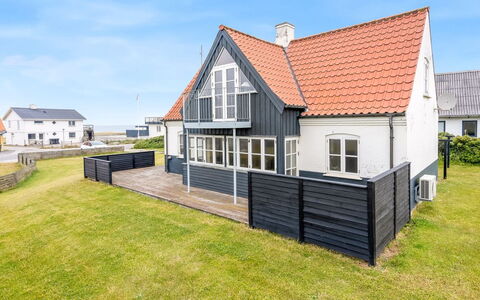 Ima - 60M from the Sea: Sommerhus, Hjem, Hus, Tag, Veranda, Estate, Sidespor, Garden Bygninger, Stuehus, Gård