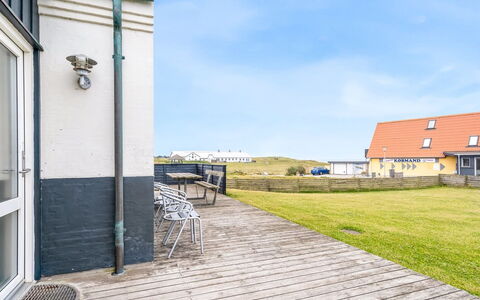 Ima - 60M from the Sea: Sommerhus, Hjem, Hus, Tag, Veranda, Estate, Sidespor, Garden Bygninger, Stuehus, Gård