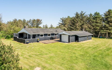 Tonja - 300M from the Sea: Bygning, Hus, Vindue, Hjem, Tag, Boligområde, Busk, Sommerhus, Land Lot