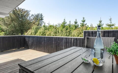 Tonja - 300M from the Sea: Bygning, Hus, Vindue, Hjem, Tag, Boligområde, Busk, Sommerhus, Land Lot