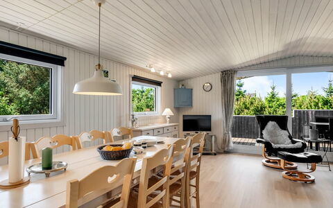 Tonja - 300M from the Sea: Bygning, Hus, Vindue, Hjem, Tag, Boligområde, Busk, Sommerhus, Land Lot