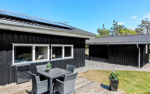 Elvan - 450M from the Sea: Møbel, Træ, Indretning, Gulvbelægning, Etage, Stol, Værelse, Loft, Stue, Lejlighed