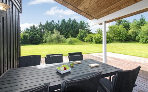 Beeke - 1.4Km from the Sea: Træ, Møbel, Veranda, Land Lot, Bord, Stol, Trægulve, Udendørs Møbler, Loft, Dæk