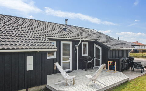Eyvin - 100M from the Sea: Loft, Gulvbelægning, Indretning, Etage, Kompositmateriale, Møbel, Udvej, Hotel, Design, Dagslys