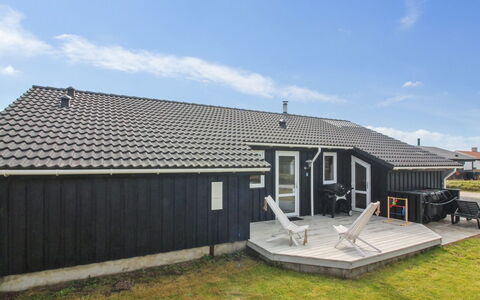 Eyvin - 100M from the Sea: Loft, Gulvbelægning, Indretning, Etage, Kompositmateriale, Møbel, Udvej, Hotel, Design, Dagslys