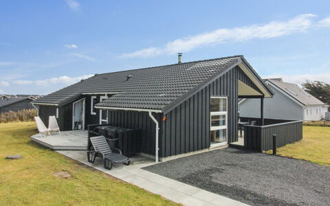 Eyvin - 100M from the Sea: Loft, Gulvbelægning, Indretning, Etage, Kompositmateriale, Møbel, Udvej, Hotel, Design, Dagslys