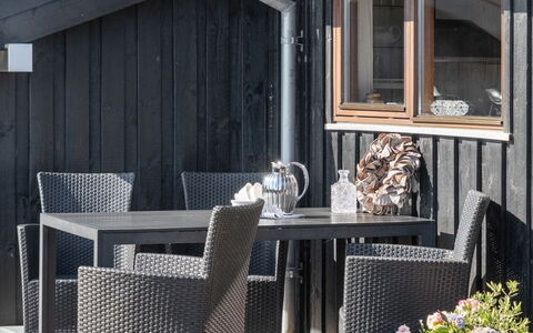 Riana - 375M from the Sea: Svømmepøl, Udendørs Møbler, Møbel, Udvej, Flise, Eco Hotel, Skygge, Stol, Fritid, Estate