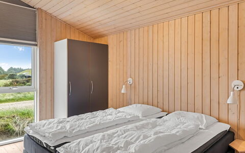 Eelin - 275M from the Sea: Træ, Loft, Indretning, Gulvbelægning, Etage, Soveværelse, Værelse, Seng, Bejdse, Hårdttræ
