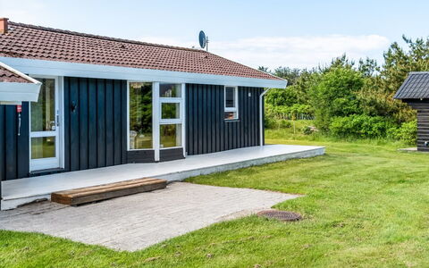 Klakke - 900M from the Sea: Sommerhus, Have, Sidespor, Garden Bygninger, Skygge, Gård, Backyard, Lawn, Stuehus, Landscaping