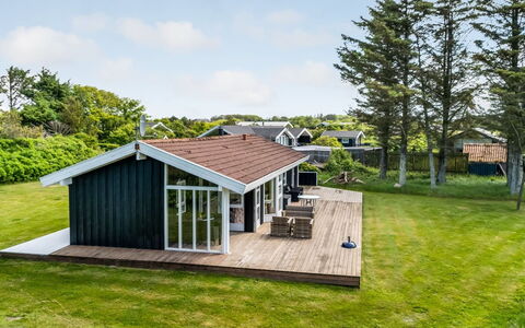 Klakke - 900M from the Sea: Sommerhus, Have, Sidespor, Garden Bygninger, Skygge, Gård, Backyard, Lawn, Stuehus, Landscaping