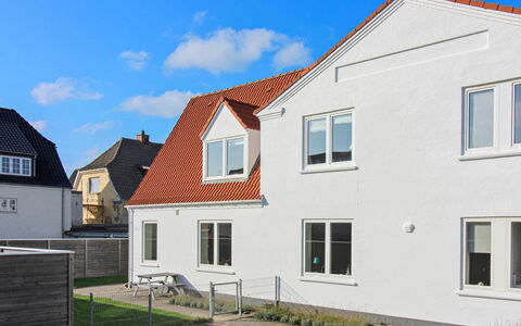 Elmo - 300M from the Sea: Bygning, Væg, Vindue, Boligområde, Hjem, Tag, Hus, Facade, Arkitektur, Kvarter