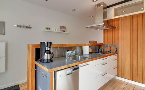 Varnava - 200M from the Sea: Møbel, Indretning, Stol, Gulvbelægning, Bord, Udvej, Etage, Loft, Værelse, Eco Hotel