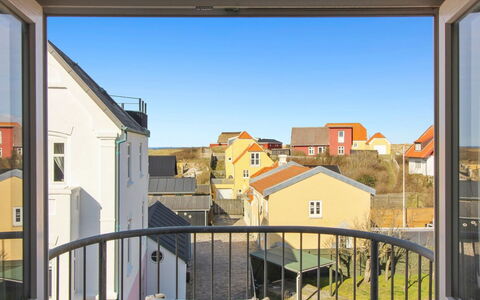 Varnava - 200M from the Sea: Gulvbelægning, Sanitærarmatur, Etage, Indretning, Badeværelse, Toilet, Vvs, Håndvask, Badeværelsesskab, Tap