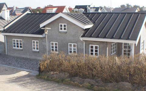 Norman - 150M from the Sea: Tag, Hus, Hjem, Sidespor, Dør, Sommerhus, Skydevindue, Dagslys