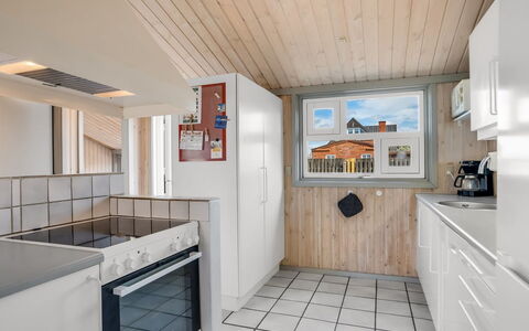 Lazorka - 450M from the Sea: Træ, Gulvbelægning, Etage, Loft, Lejlighed, Køkken, Countertop, Større Bandage, Cabinetry, Bejdse