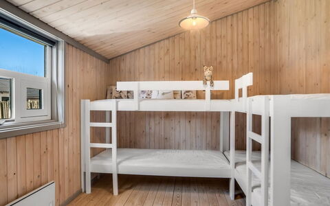 Lazorka - 450M from the Sea: Træ, Soveværelse, Etage, Bejdse, Dør, Hårdttræ, Planke, Loft, Køjeseng, Seng