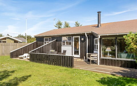 Lazorka - 450M from the Sea: Træ, Veranda, Hus, Hjem, Arkitektur, Tag, Sidespor, Boligområde, Sommerhus, Land Lot